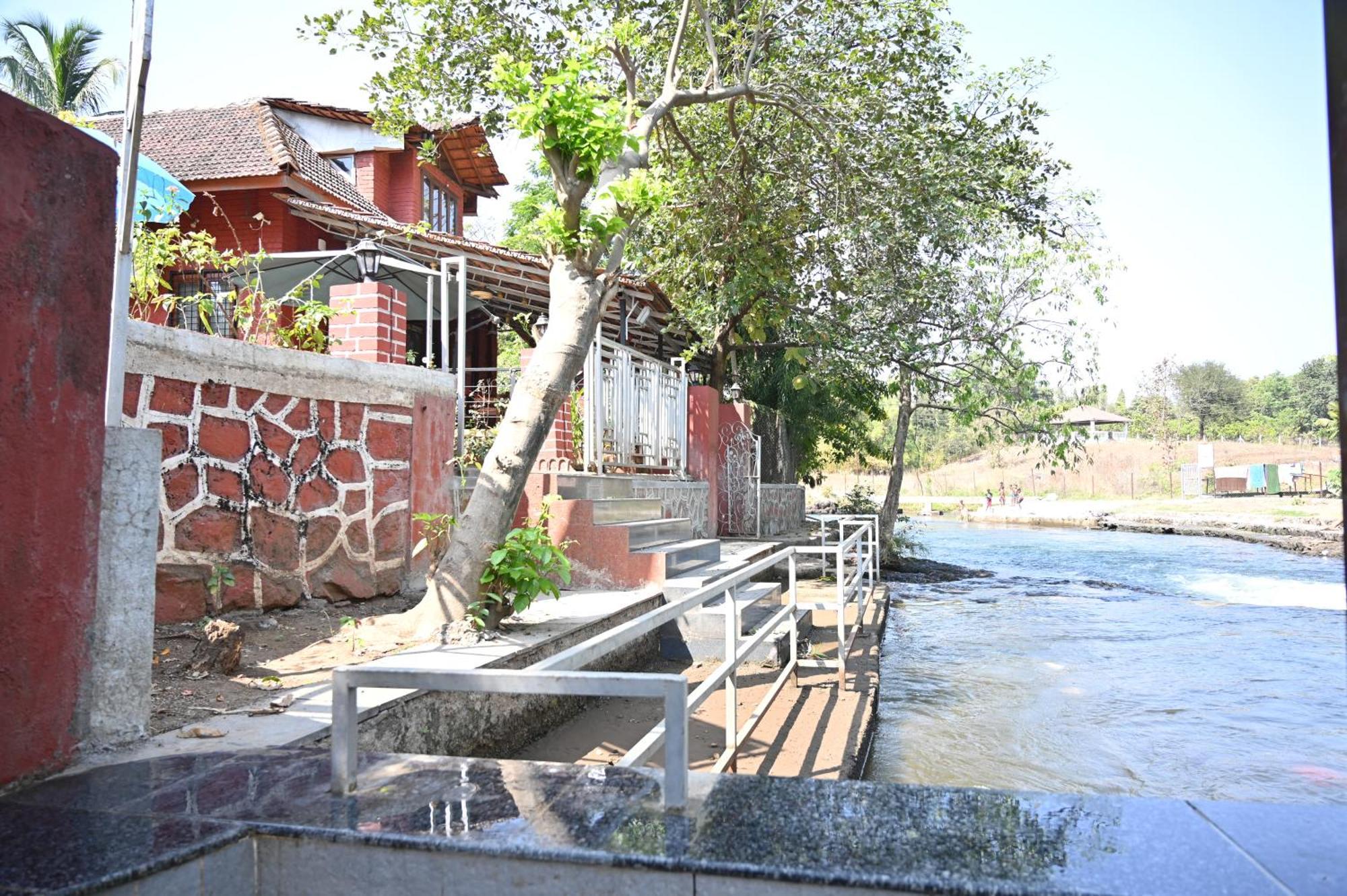 The Rippling Edge - River Front Property Karjat Buitenkant foto